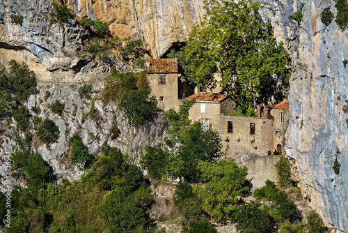 Cuadro en lienzo The hermitage of Saint-Antoine de Galamus, located within the gorges of Galamus,