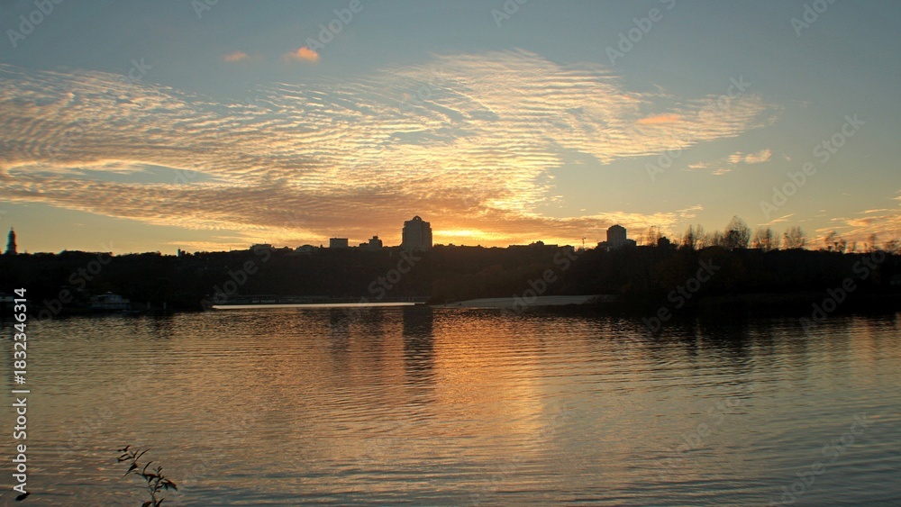 Obraz premium sunset over the river