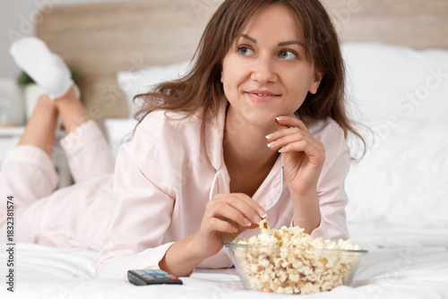 Young woman with popcorn wa...