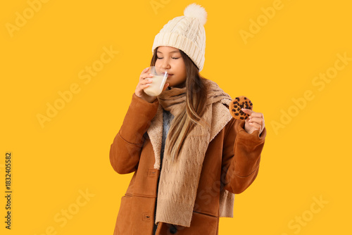 Cute teenage girl in warm c...