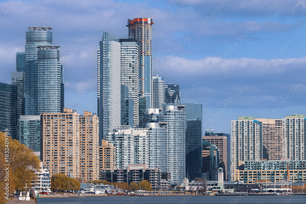 Fototapeta premium Scenic Toronto financial district skyline and modern architecture. View from Ontario lake.