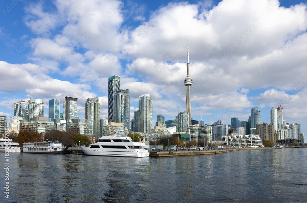 Fototapeta premium Scenic Toronto financial district skyline and modern architecture. View from Ontario lake.