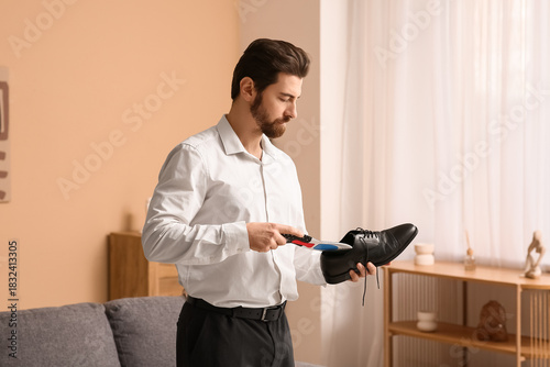 Young businessman putting o...