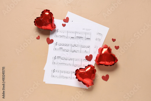 Note sheets with balloons a...