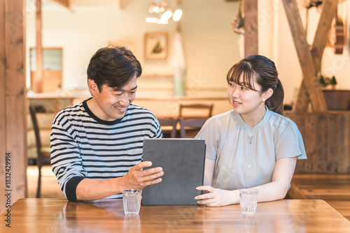 Men and women ordering from the menu at cafes, restaurants, and eateries
