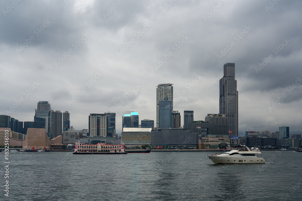 Fototapeta premium Hong Kong's bustling cityscape and skyscrapers