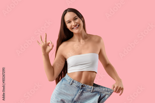 Young woman in loose jeans ...