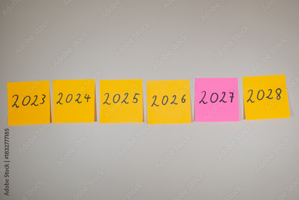 Obraz premium Klebezettel mit Jahreszahlen 2027