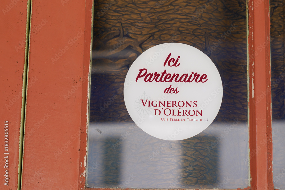 Fototapeta premium partenaire des vignerons d'oleron logo brand and text sign on windows shop restaurant partner of the oleron winegrowers
