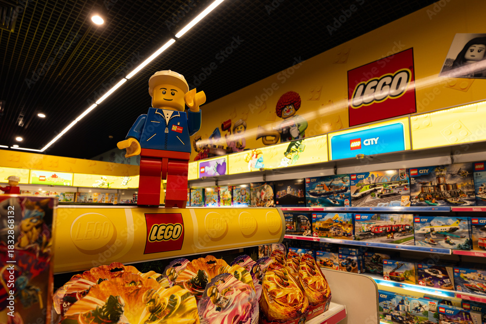 Naklejka premium Large Lego minifigure statue in toy store
