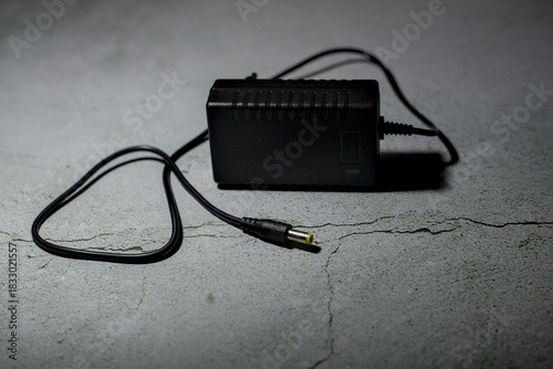 Black power supply for a li-ion battery