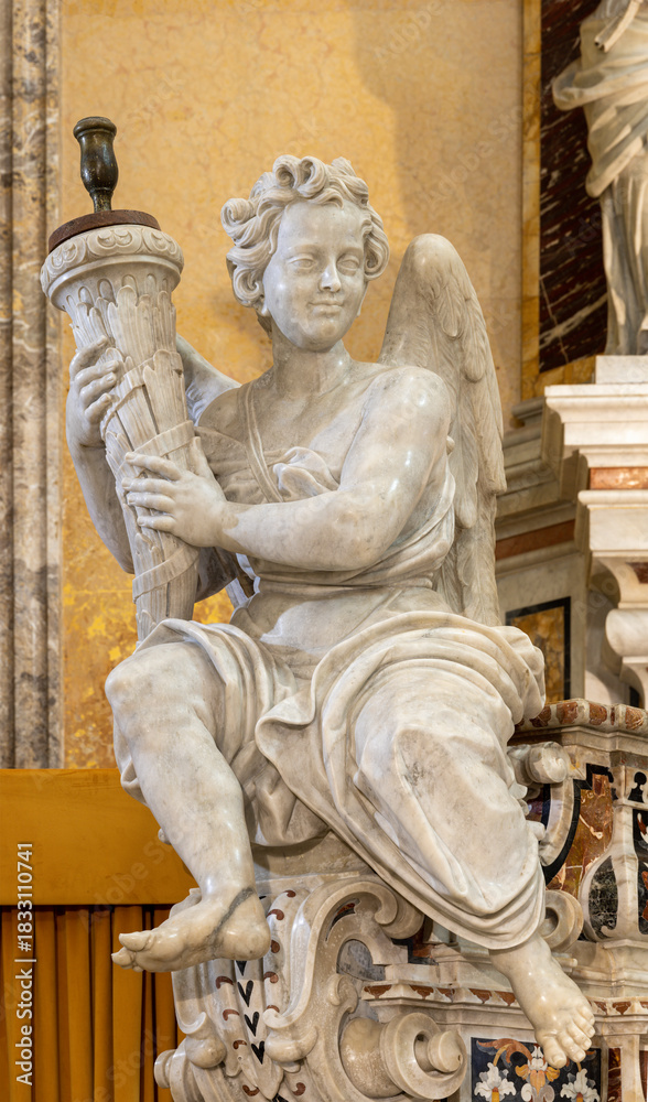 Naklejka premium SALERNO, ITALY - OCTOBER 6, 2025: The detail of angels from baroque main altar of church Chiesa della Santissima Annunziata by Matteo Bottiglieri from 16. cent.