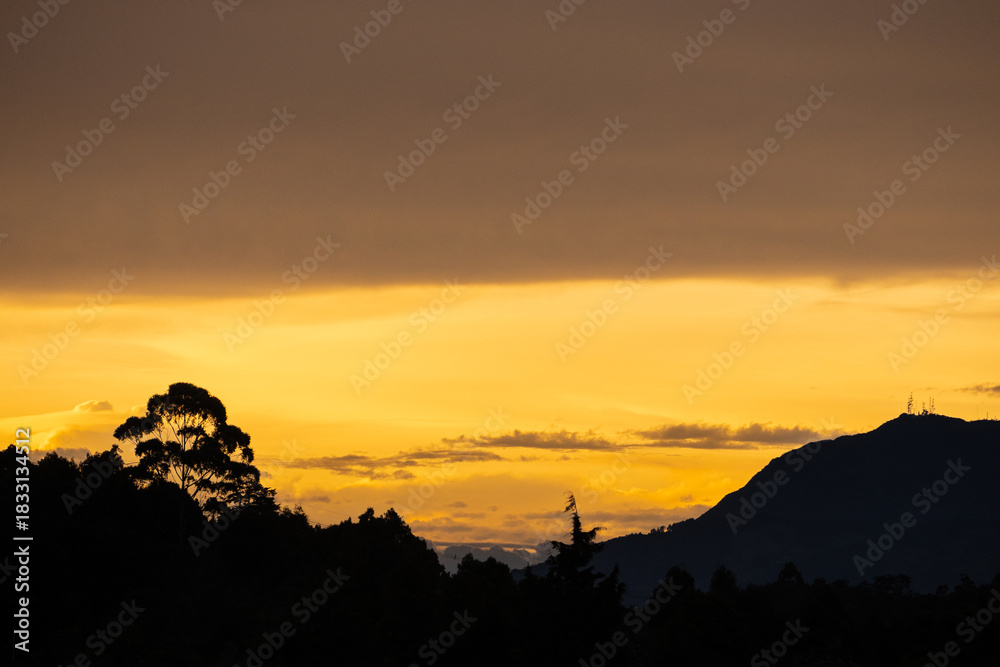 Obraz premium sunset over the mountains