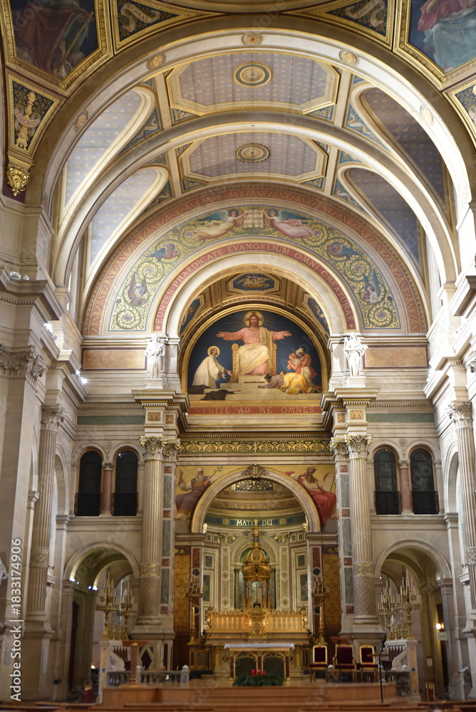 Fototapeta premium Nef&nbsp;de&nbsp;l'église&nbsp;Saint-François Xavier&nbsp;à&nbsp;Paris