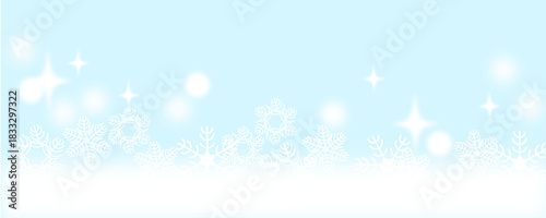 Banner con fiocchi di neve bianchi su sfondo azzurro chiaro