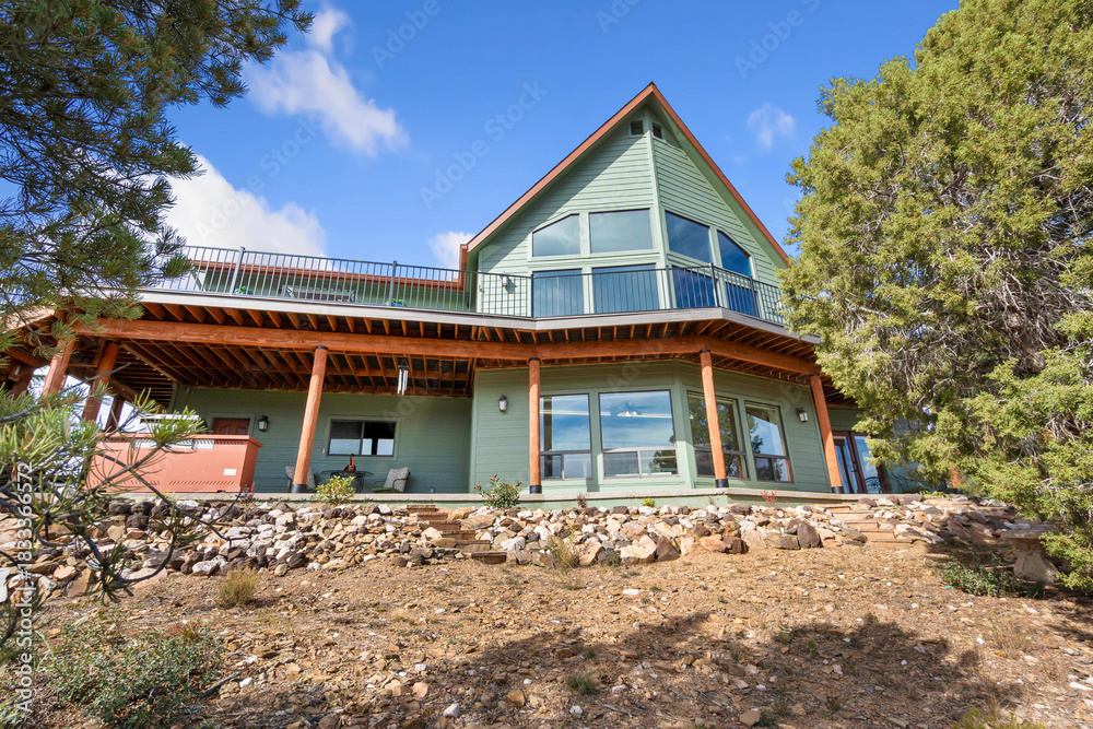 Naklejka premium Architectural Masterpiece Showcasing Large Glass Surfaces And Natural Wood Finishes Amidst Scenic Surroundings