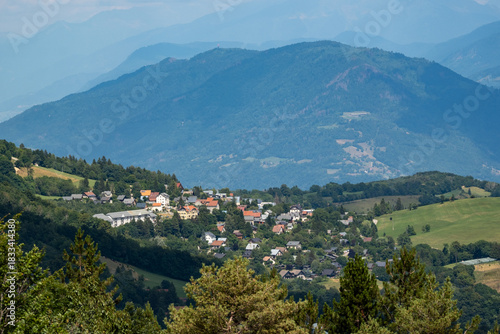 Vue sur le hameau de Saint-Pancrace, Plateau des Petites Roches (Isère, Alpes, France)