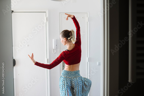 Valokuva Elegant dance stance, Graceful dancer with extended arms and sleek line