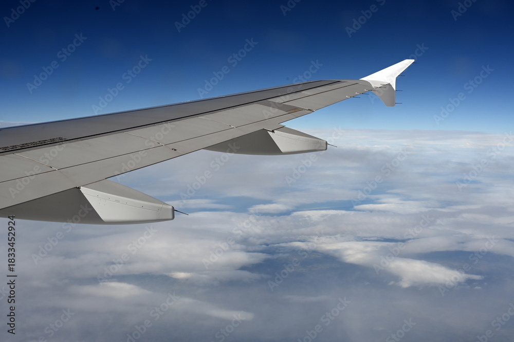 Obraz premium Blick aus einem Flugzeug