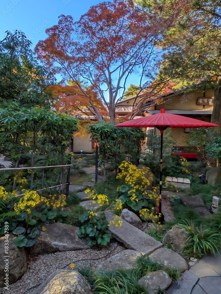 Obraz premium 聚楽園、嚶成庵の庭の風景