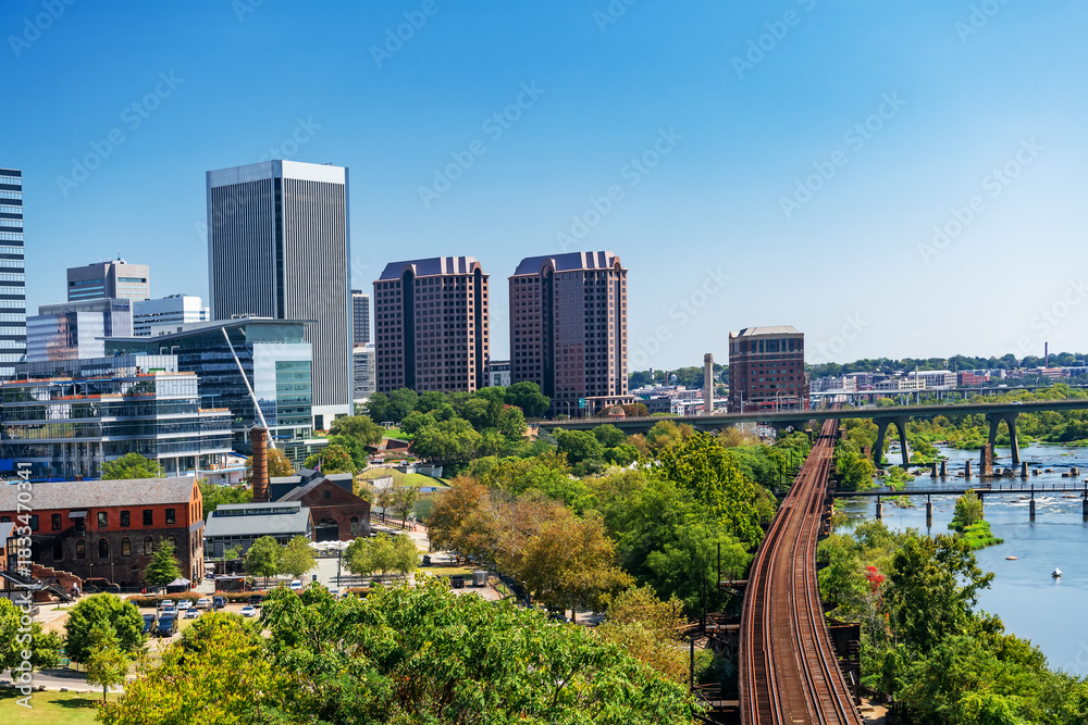 Fototapeta premium Elevated cityscape of the capital of Virginia, showing the blend of downtown architecture, green riverfront parks, and bridges over the water.