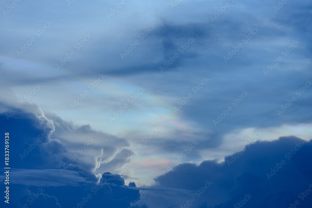 Obraz premium The cloud has rainbow colors.