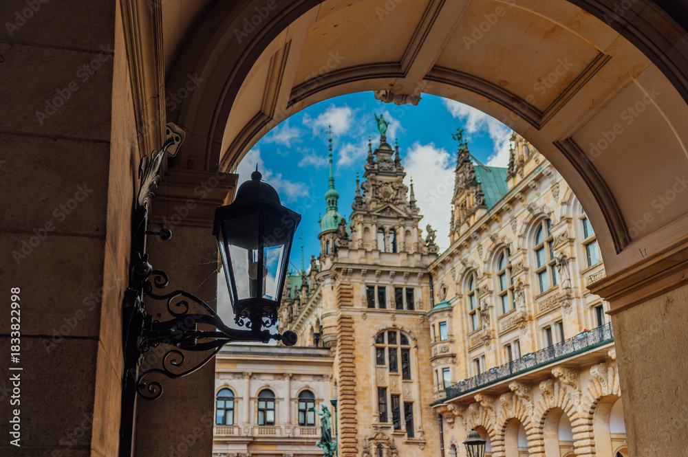 Fototapeta premium Hamburg City Hall Courtyard Framed by Arch and Lantern