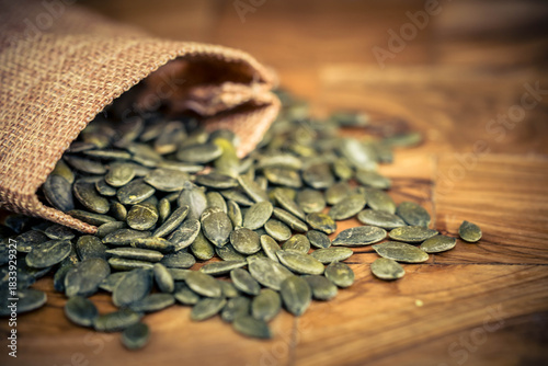 ein herbstliches Motiv mit Kürbiskernen