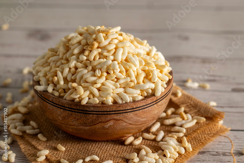 Puffed rice is light, crispy, airy, and mildly nutty, perfect for snacks, chaats, breakfast bowls, quick meals, and healthy low-calorie munching.
