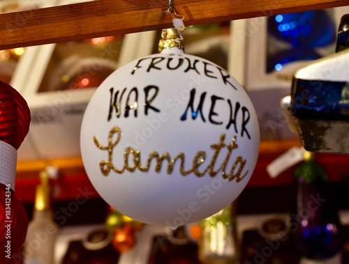 Weihnachtsschmuck am Christkindlesmarkt in Nürnberg 