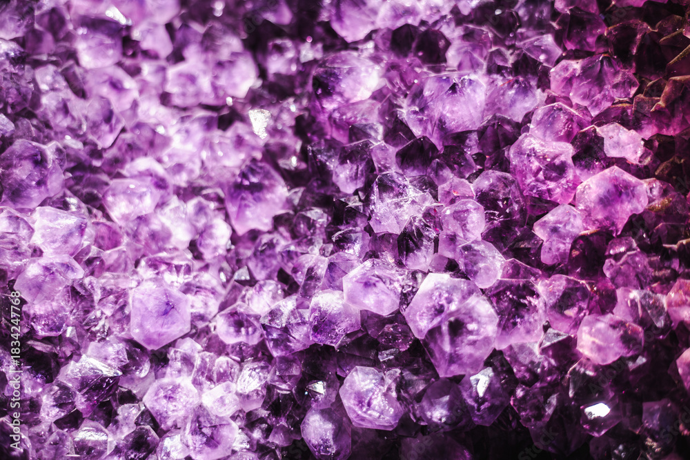 Naklejka premium Vibrant amethyst crystal cluster with rich purple hues and sharp geometric facets