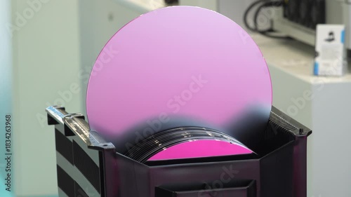 Automatic Single Wafer Presentation in Action During Demonstration