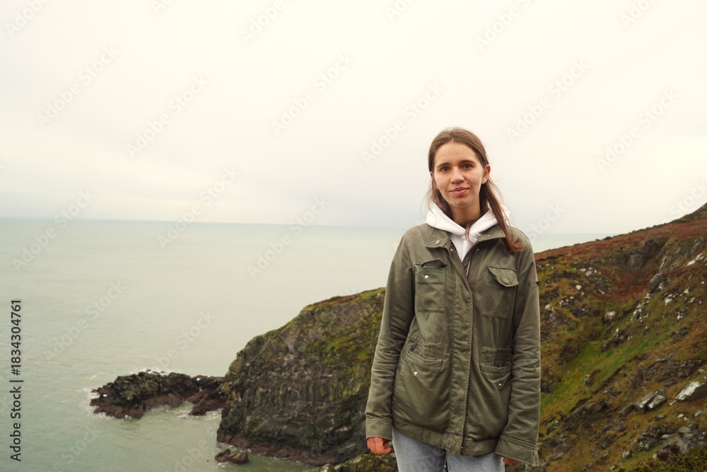Naklejka premium Portrait of a young girl hiking in the beautiful places of Ireland