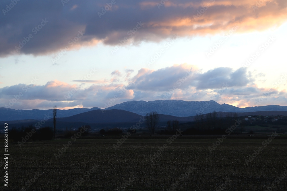 Obraz premium Sunset over the field in Sinj, Croatia. Empty, wintery landscape.