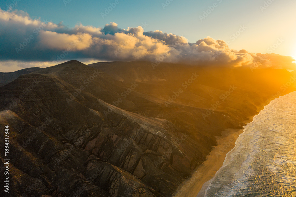 Fototapeta premium The Playa Larga is located in the southern part of the Jandía peninsula in Fuerteventura and is a wild and sprawling stretch of coastline, roughly 1.5 kilometers long
