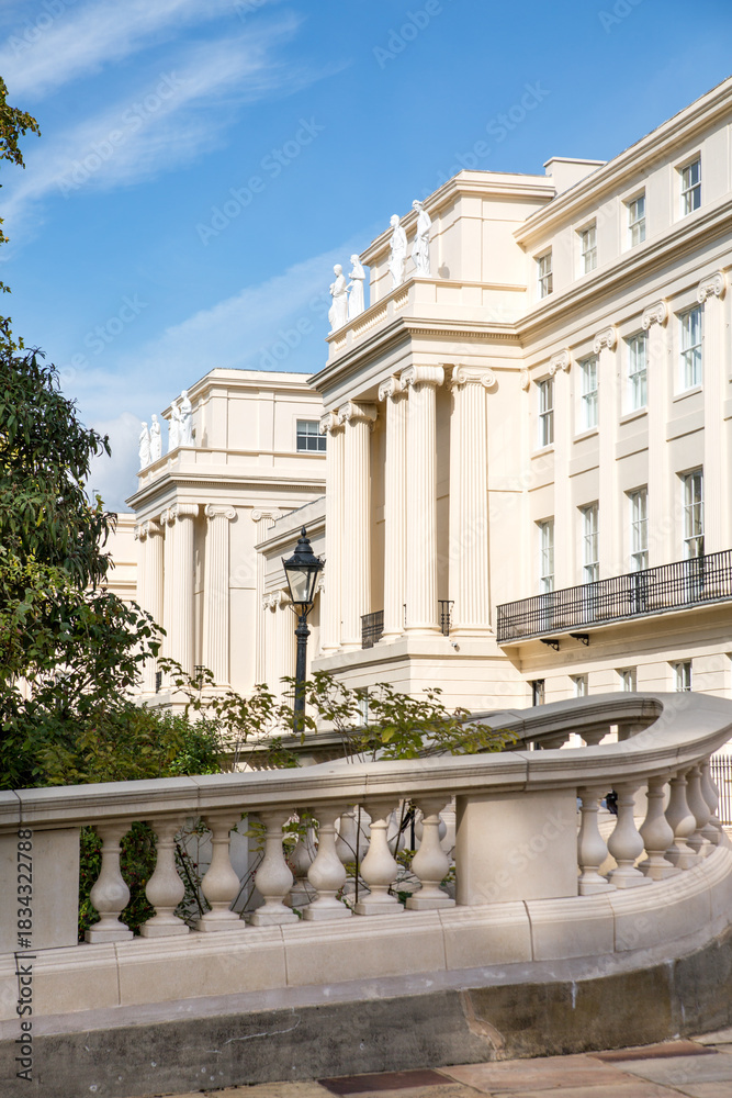 Naklejka premium London, Outer circle street in Regent Park and beautiful town house of early 19th century