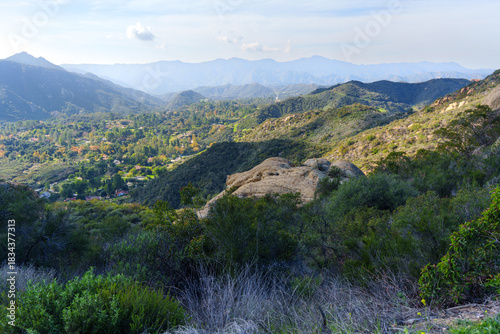 Foto Expansive Vista of Red Rock Canyon Park in Santa Monica Mountains