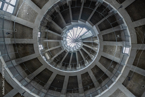 Cuadro en lienzo Spiral Atrium View 01