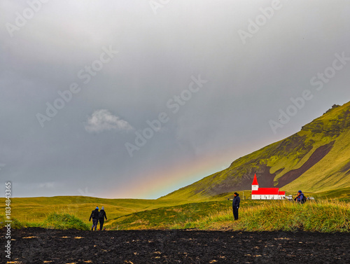 Konstfotografi Red roof church Reyniskirkja near Vik i Myrdal Iceland