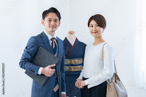 契約成立・満足度高い・安心して売却できるなどポジティブな着物買取シーン