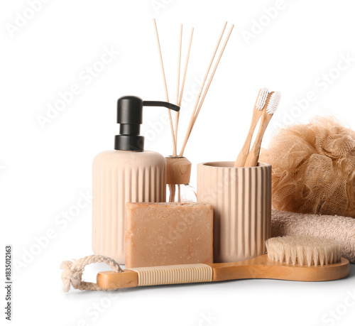 Set of bath accessories and...