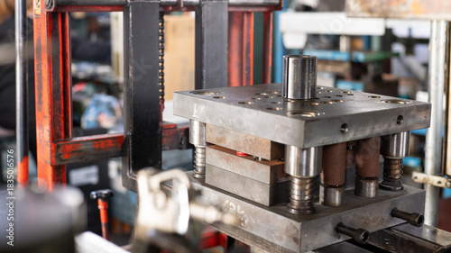 Foto Metal Press Die Loaded on a Hand Lift in a Factory Workshop