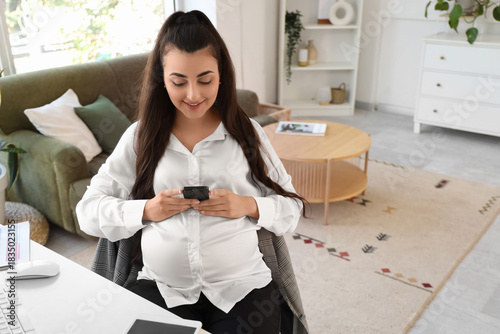 Pregnant businesswoman work...