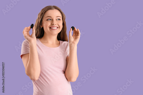 Happy young pregnant woman ...