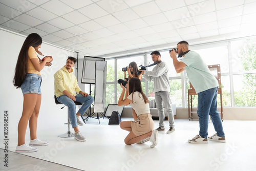 Young photographers attendi...