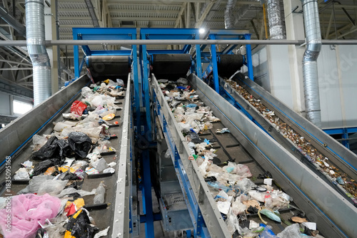 Conveyor lines for automated sorting of different fractions of waste and organic waste, selection and sorting for further sale for recycling