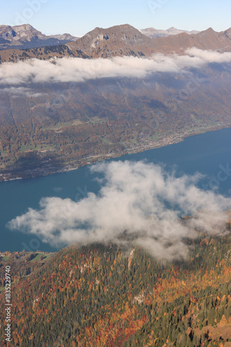 Herbstliche Alpenlandschaft, Blick vom Oberberghorn über den Brienzersee