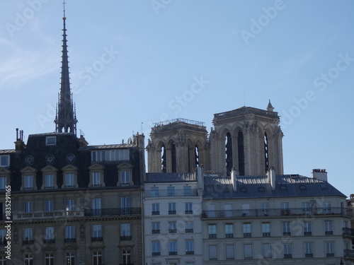 Immeubles et Notre Dame