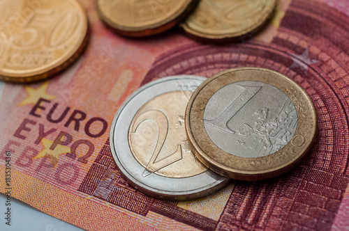 Wallpaper Mural Mindestlohnerhöhung auf 13,90 € ab 2026 Torontodigital.ca