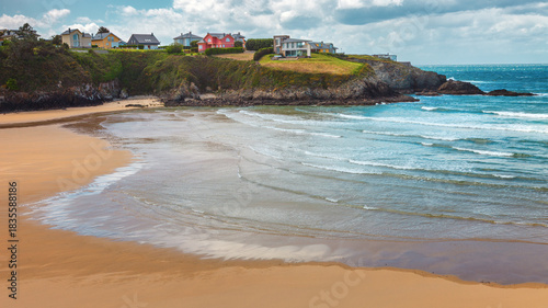 Aguileiro beach, in Tapia de Casariego (Asturias), is a quiet and natural sandy beach, ideal for enjoying the sea and green landscapes.